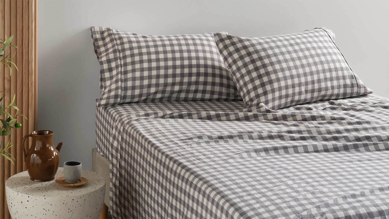 Gingham plaid sheet set